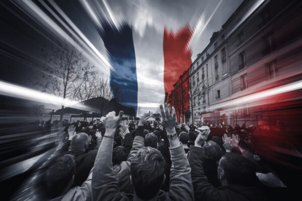 Millionnaires français quittant le pays face à la fiscalité croissante et ralentissement économique