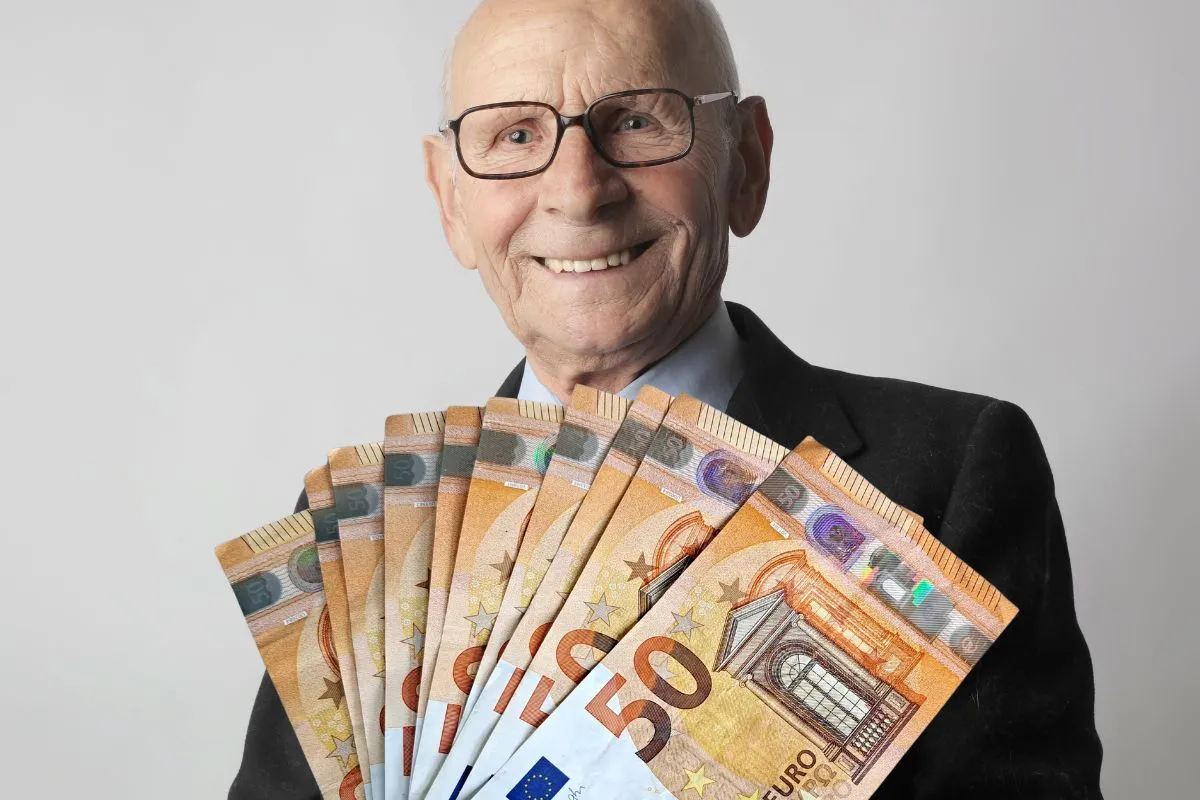 Comment un actionnaire millionnaire peut légalement ne payer que 15 % d’impôt pendant que le salarié à 2 000 € par mois se fait prélever 45 % sans rien dire