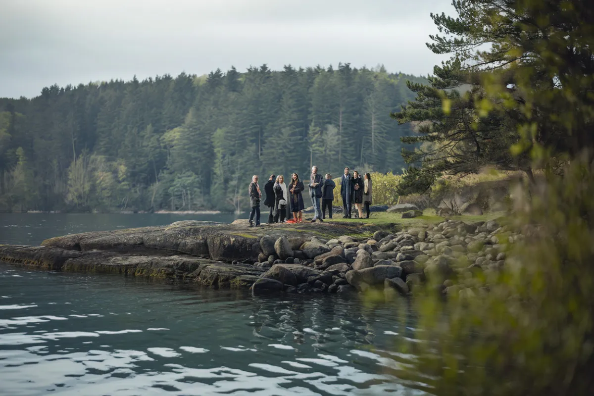 Réunion de ministres européens discutant de nouvelles régulations environnementales marines